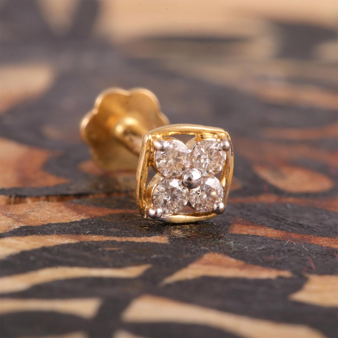 lab diamond nose pin