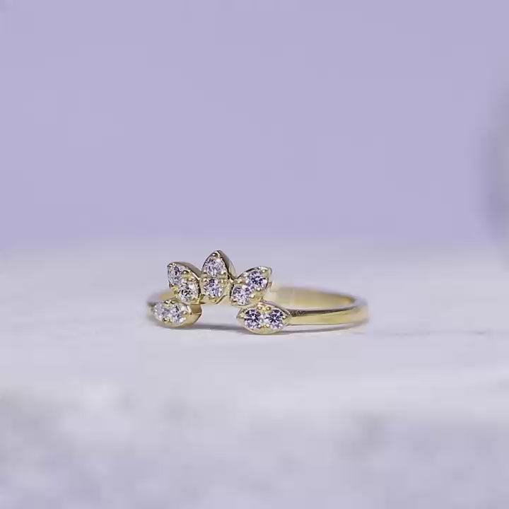 Sparkling crown silver ring